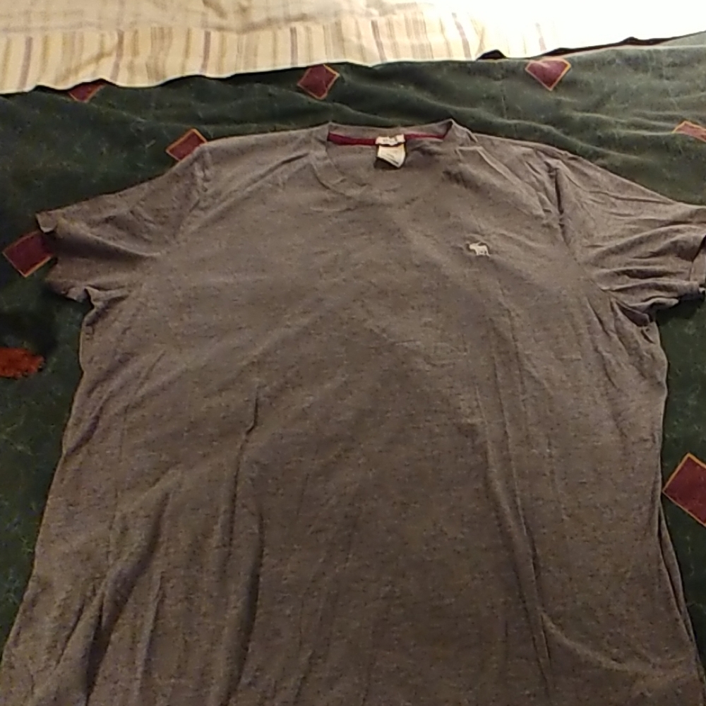 Men's short sleeve V-Neck shirt